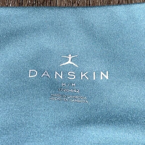 Yoga Pants Danskin Women 26x24 Cropped Legging Light BLUE Size Medium - Picture 3 of 4